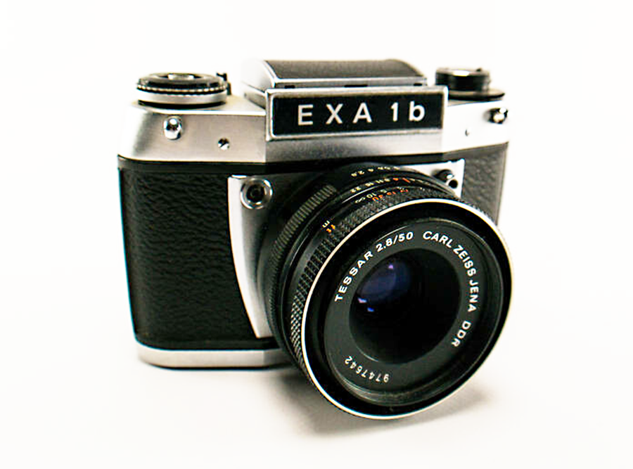 Spiegelreflexkamera »EXA 1b« mit Carl Zeiss Jena-Objektiv »Tessar« 2.8/50 mm