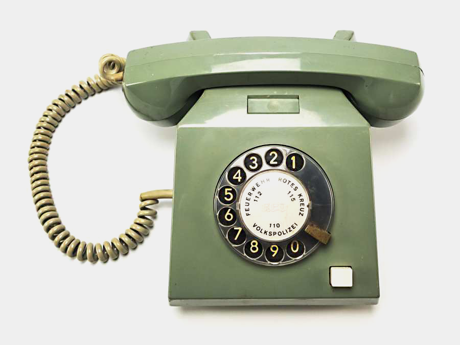 Wählscheibentelefon RFT Variant 045 in olive-grün
