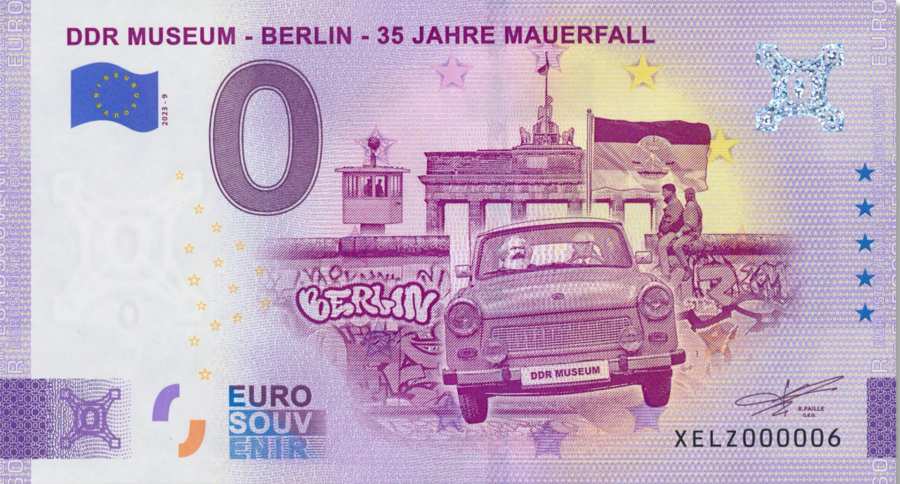 Vorderseite des 0-Euro-Scheins »35 Jahre Mauerfall« mit den Motiven Trabant, Mauer, Brandenburger Tor und Grenzturm 