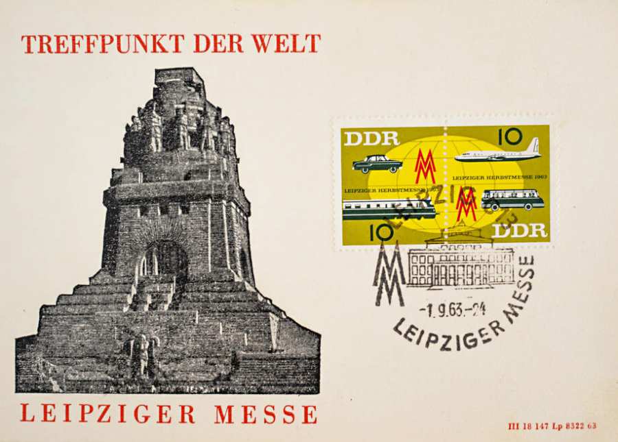 Postkarte »Treffpunkt der Welt Leipziger Messe« mit Briefmarken