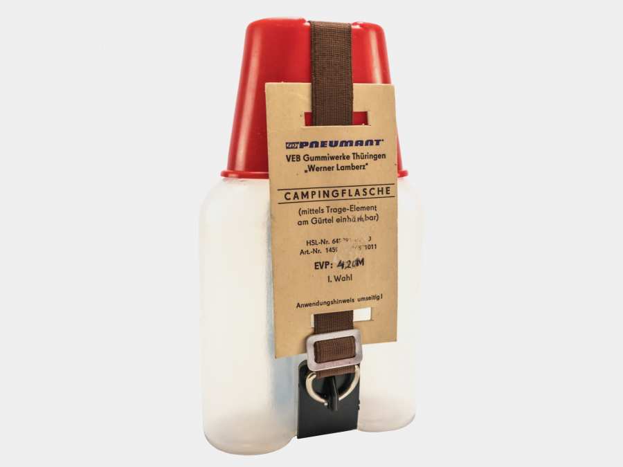 Campingflasche/ Trinkflasche Pneumant mit rotem Trinkbecher und Gürtelgurt