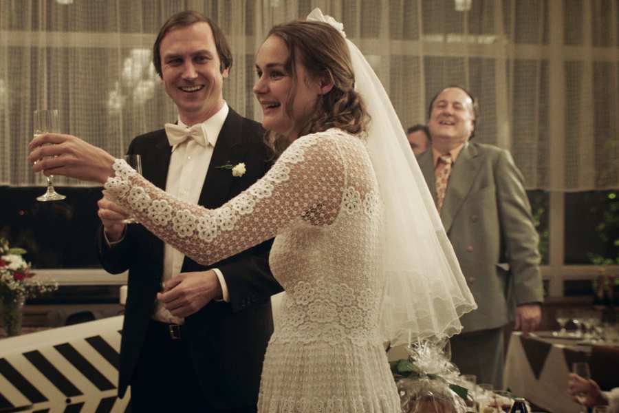 Filmszene Hochzeit Lars Eidinger und Luise Heyer