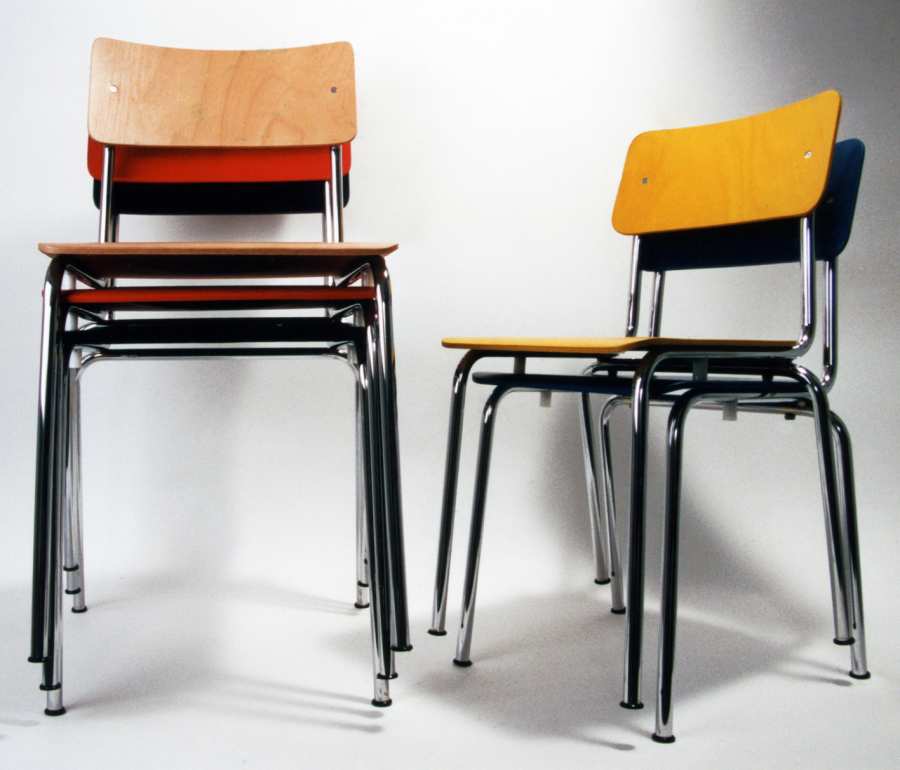 gestapelte Stühle Stendal COMEBACK in diversen Farben und Größen
