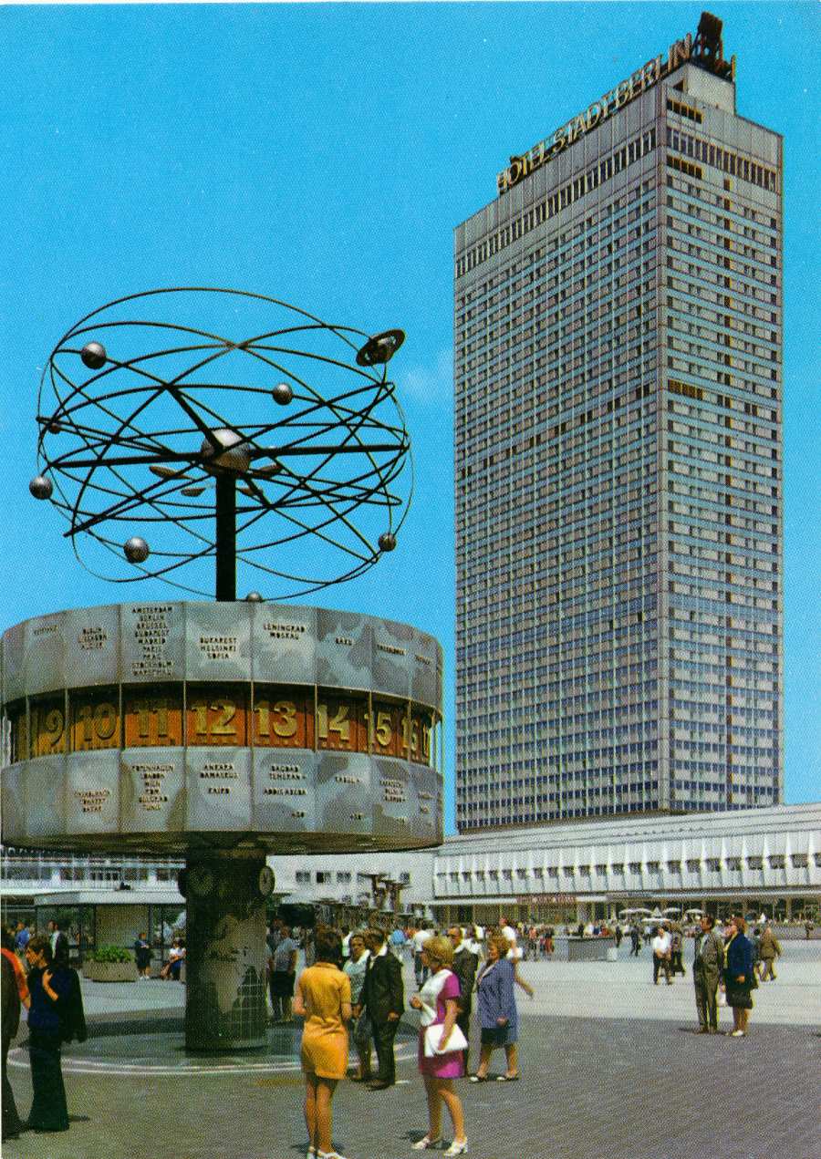 Postkarte Alexanderplatz Berlin mit Weltzeituhr und Hotel »Stadt Berlin« 