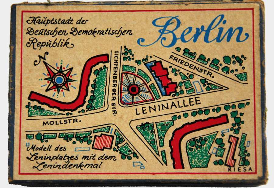 Streichholzschachtel mit Stadtkarte Berlins (u. a. von der Leninallee)