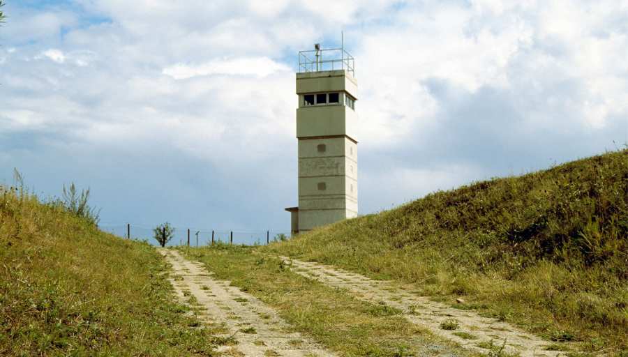 Grenzturm auf einem Hügel.