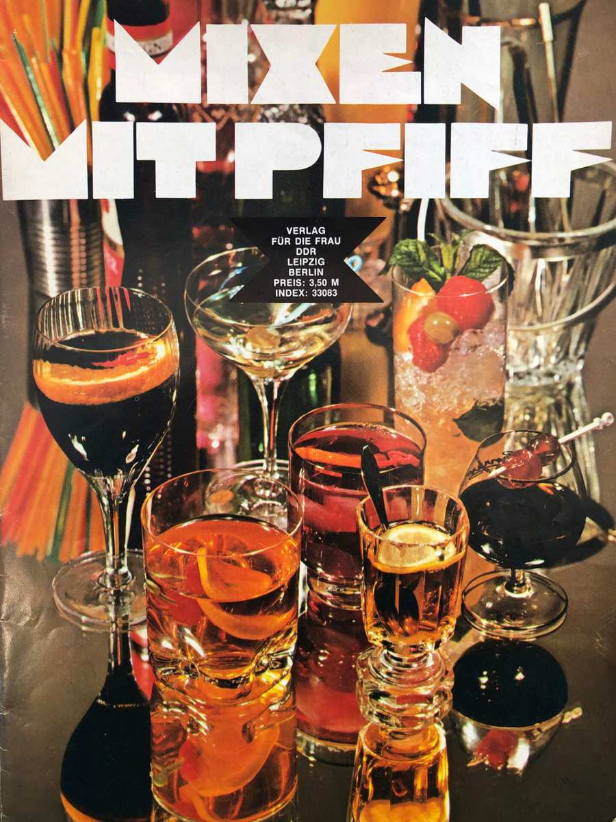 Foto des Deckblatts des Sonderheftes »Mixen mit Pfiff« mit verschiedenen gefüllten Gläsern mit Cocktails