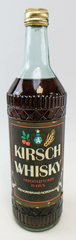 Flasche &amp;quot;Kirsch mit Whisky&amp;quot; | DDR Museum Berlin