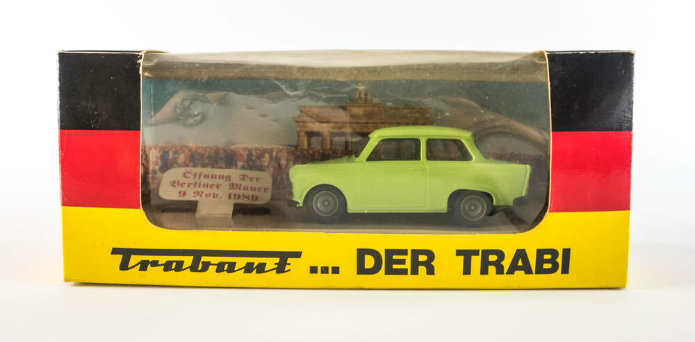 Trabi Trabant Limousine mit Punkten,Modellauto DDR Metall 12 cm,NEU 