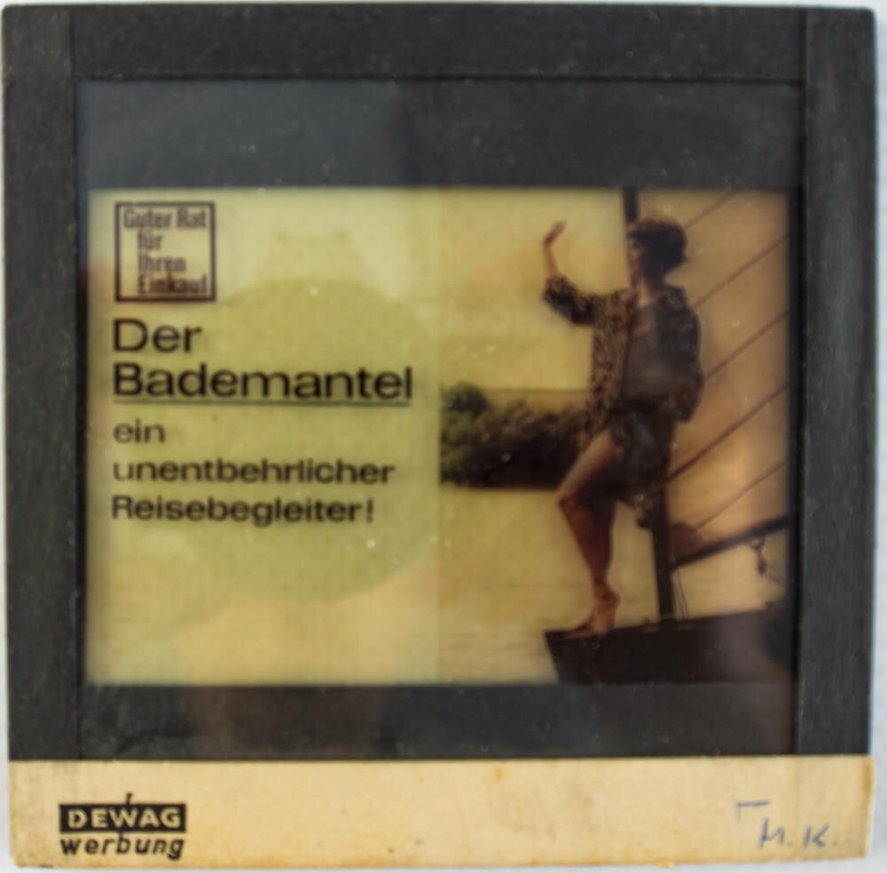 鍔 Perch rule DEWAG Werbung - Der Bademantel" | DDR Museum Berlin