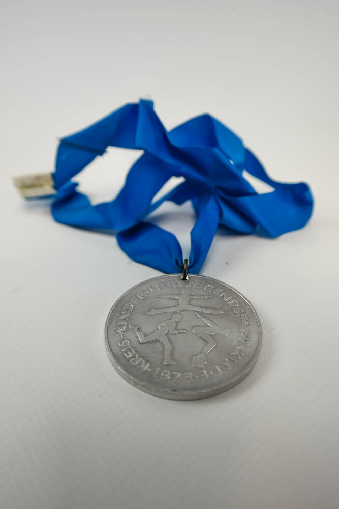 ddr  GST  Medallie mit Band    Kreiswehrspartakiade 1976 Bronze 